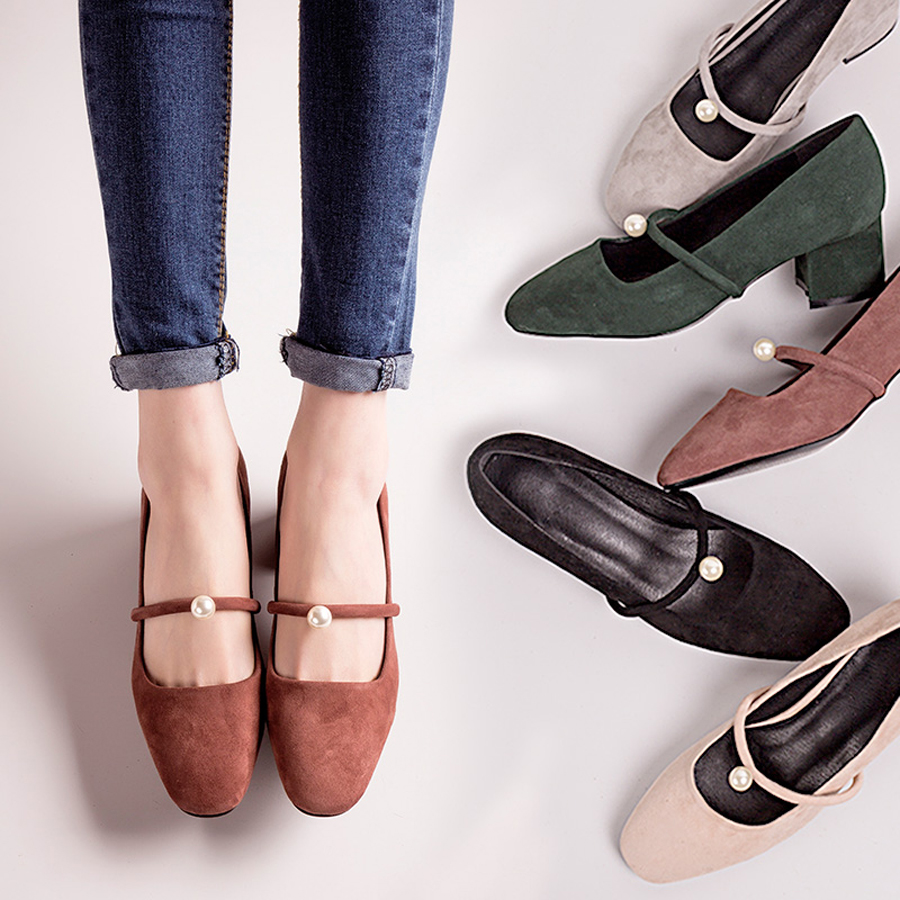 夏季少不了这两双舒适凉快的凉鞋,今年夏天穿的凉鞋又好看又百搭