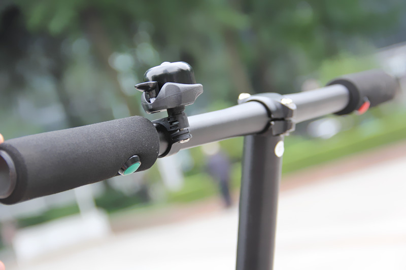 站着开车也很酷即酷立行电动车全体验