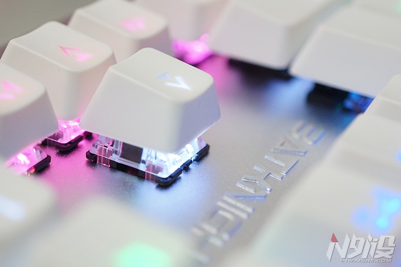 自带手托防尘罩的机械键盘,蝙蝠骑士机械键盘拆解