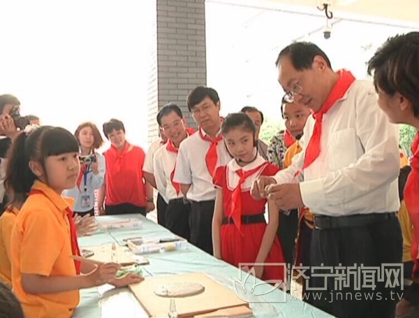 济宁霍家街小学学生宣誓,济宁市霍家街小学教室