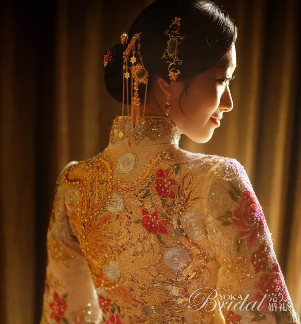 omg黑西装,omg背面到底是否镂空