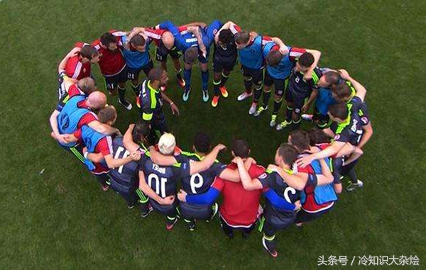 足球除了红牌黄牌还有什么牌,足球基本规则黄牌