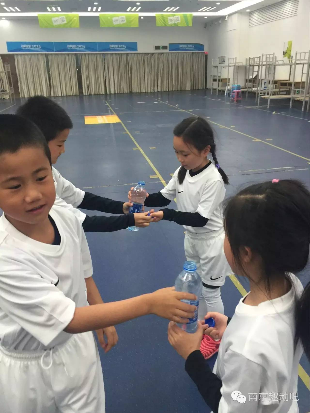 雨花区中小学生足球,南京雨花实验小学足球队视频
