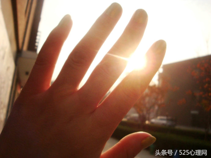 带着抑郁症状去生活,抑郁了需要人安慰吗