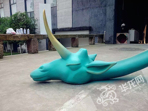 重庆一高校t台走秀,重庆高校惊现梅花鹿