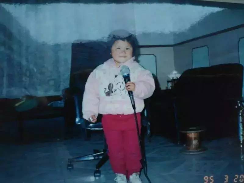 据说小时候都会有一张照片，让你紧张得尿了