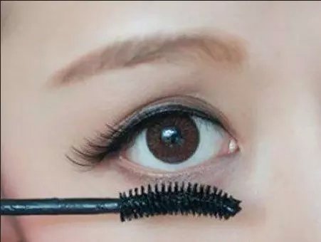 大刷头睫毛膏怎么刷,怎样刷睫毛膏又浓又纤长