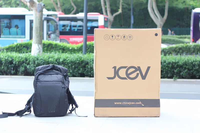 站着开车也很酷即酷立行电动车全体验