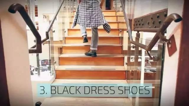 男人必须知道的几个穿衣小技巧,男人穿衣错误示范