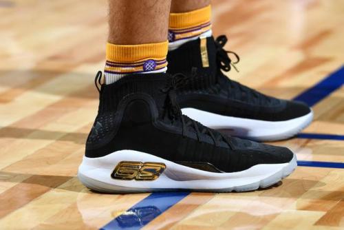 安德玛市值暴跌是因为库里吗,视界垮掉了吗