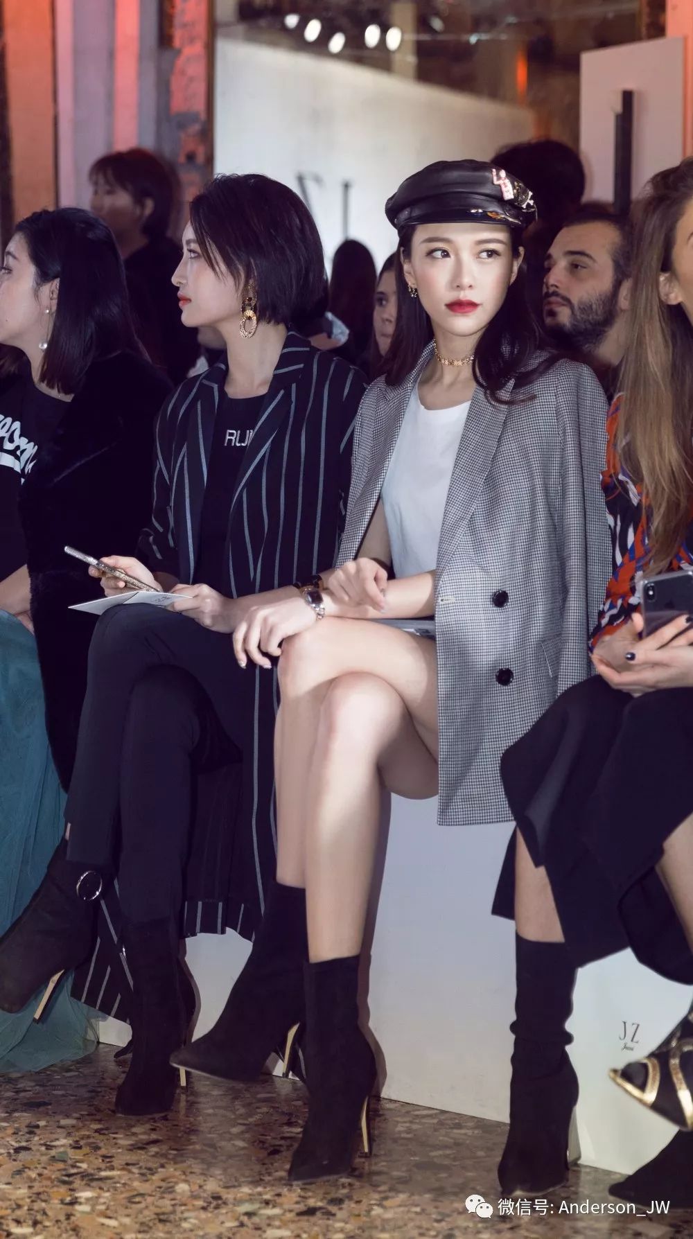 从扭腰到米兰｜一双漫画腿，她时髦纵横两大洲