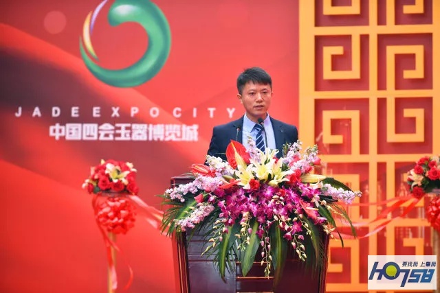 太壮观了!玉博城接待中心开放近万人围观,千万豪车、翡翠大秀、雄狮争霸激情上演