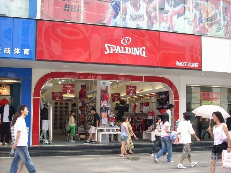 一双篮球鞋怎么拍好看,一双篮球鞋的寿命