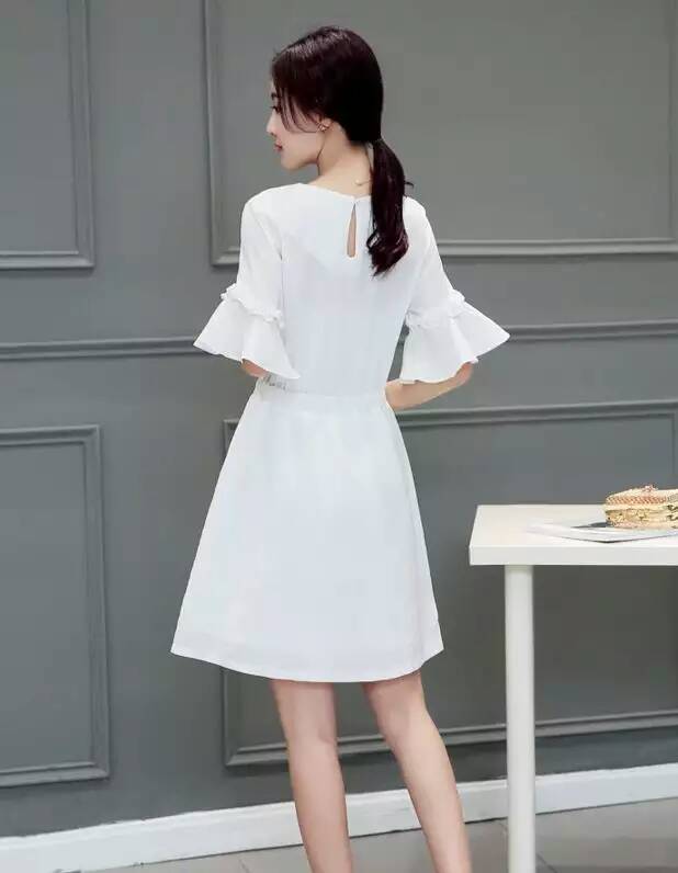 少女青春靓丽显瘦素色连衣裙,少女温婉气质连衣裙
