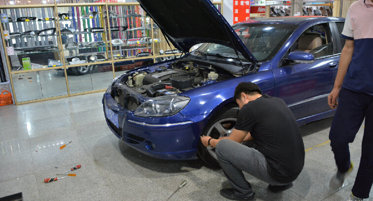 中华换近光灯灯泡,中华大灯换灯泡