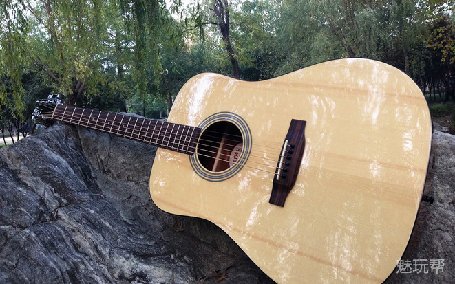 最新的智能吉他,智能手机你见过吗