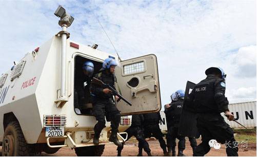 湖南落马厅官庭审哭了：问题出在年轻老婆身上