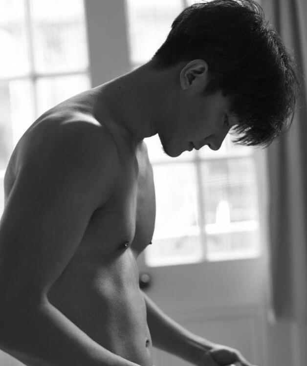 黄轩亲爱的翻译官腹肌,黄轩在亲爱的翻译官中的发型