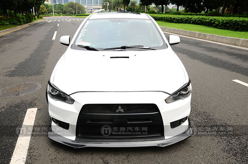 穿梭于繁华都市演绎着专属的姿态翼神