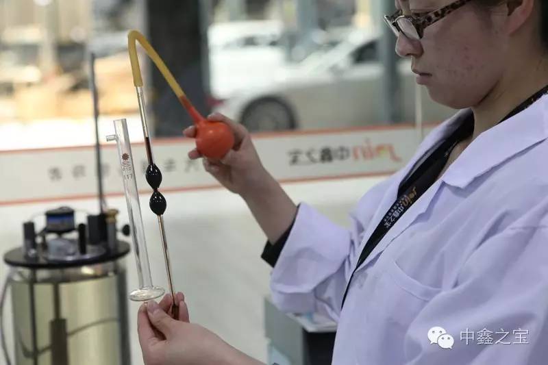 汽车机油多长时间换一次最好视频,汽车机油是看时间换还是看公里数