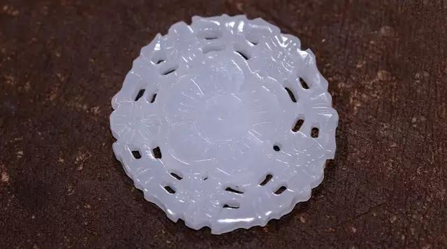 和田玉竟被俄罗斯人铺地砖？！