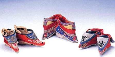 揭秘中国已消失的“亮脚会”：女子主动伸出三寸金莲供男人品足