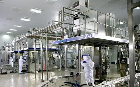 鲜奶贵还是奶粉贵,鲜奶和奶粉哪个更实惠