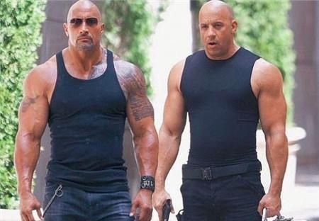 速度与激情9上天空片段真实测试,速度与激情9打斗视频