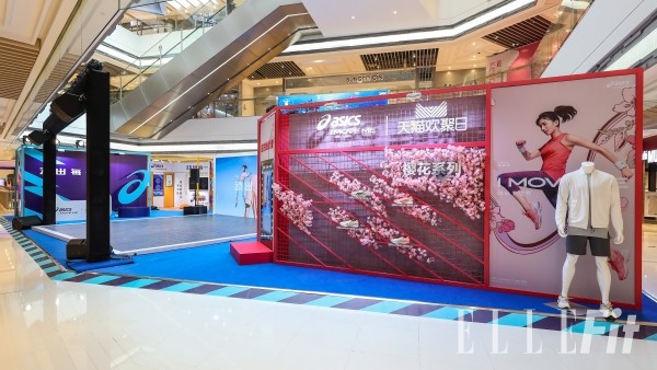 江疏影安踏运动鞋,江疏影耐克运动秋装