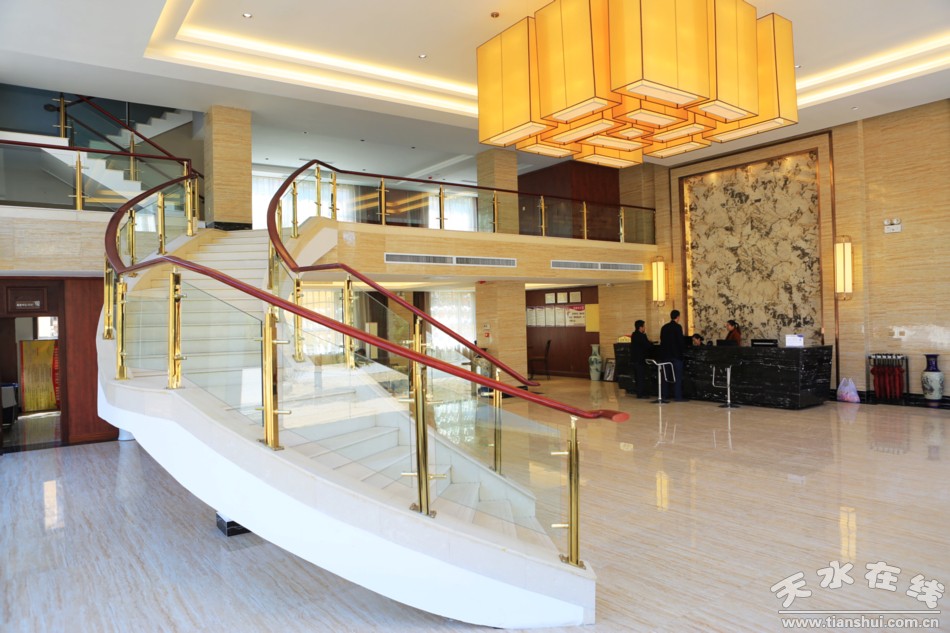 又到花开烂漫时下一句,清明出游来汤峪踏青泡温泉