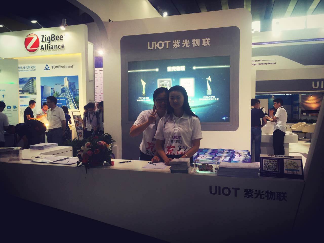 智能家居展览大场面,礼品产品展会现场人山人海