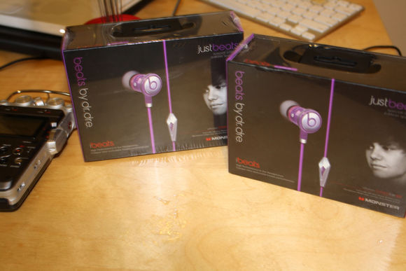 贾斯汀比伯戴头戴式耳机,比伯戴beats耳机