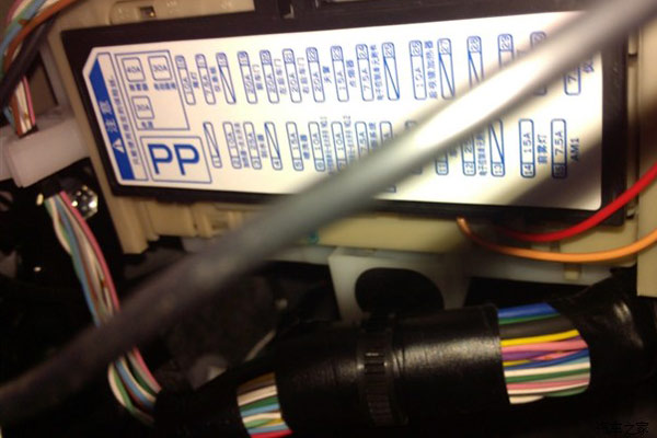 全新卡罗拉如何安装自动大灯,14款卡罗拉低配加装自动大灯开关