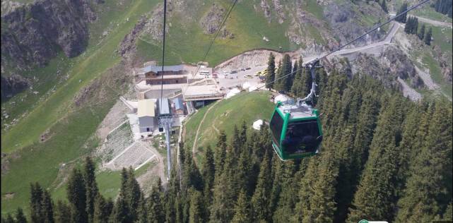 一景一日能观四季：天山“瑶池”是怎样的美轮美奂