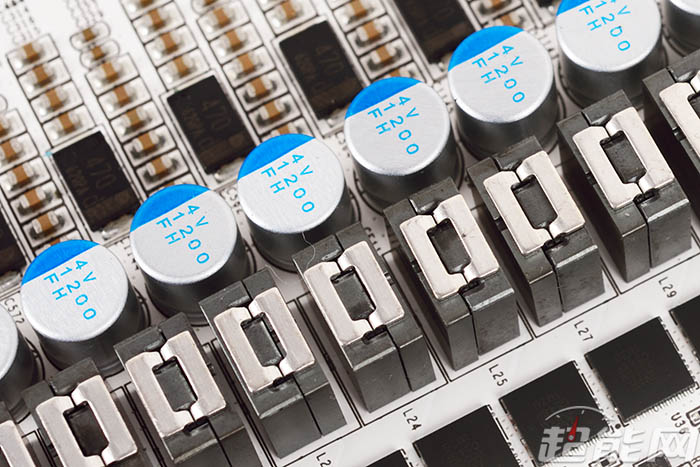 超能课堂,75：我们的主板和显卡是如何给CPU和GPU供电的？