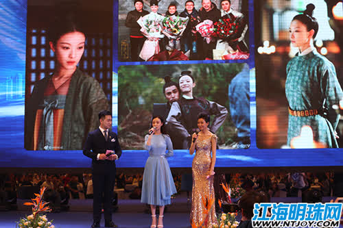 倪妮现身女神范十足,倪妮出席品牌大秀