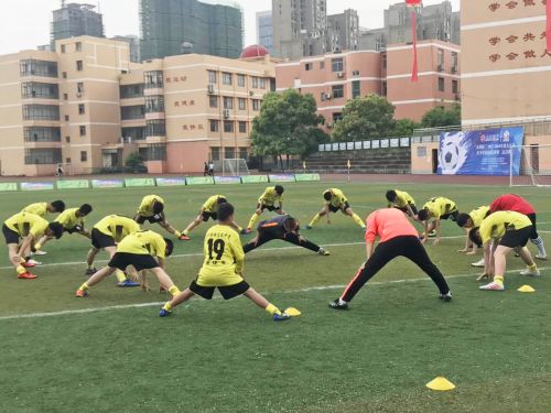 金花已夺金男儿也摘铜