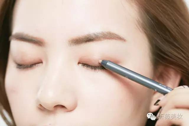 裸色系眼影棒,裸色眼影棒画法