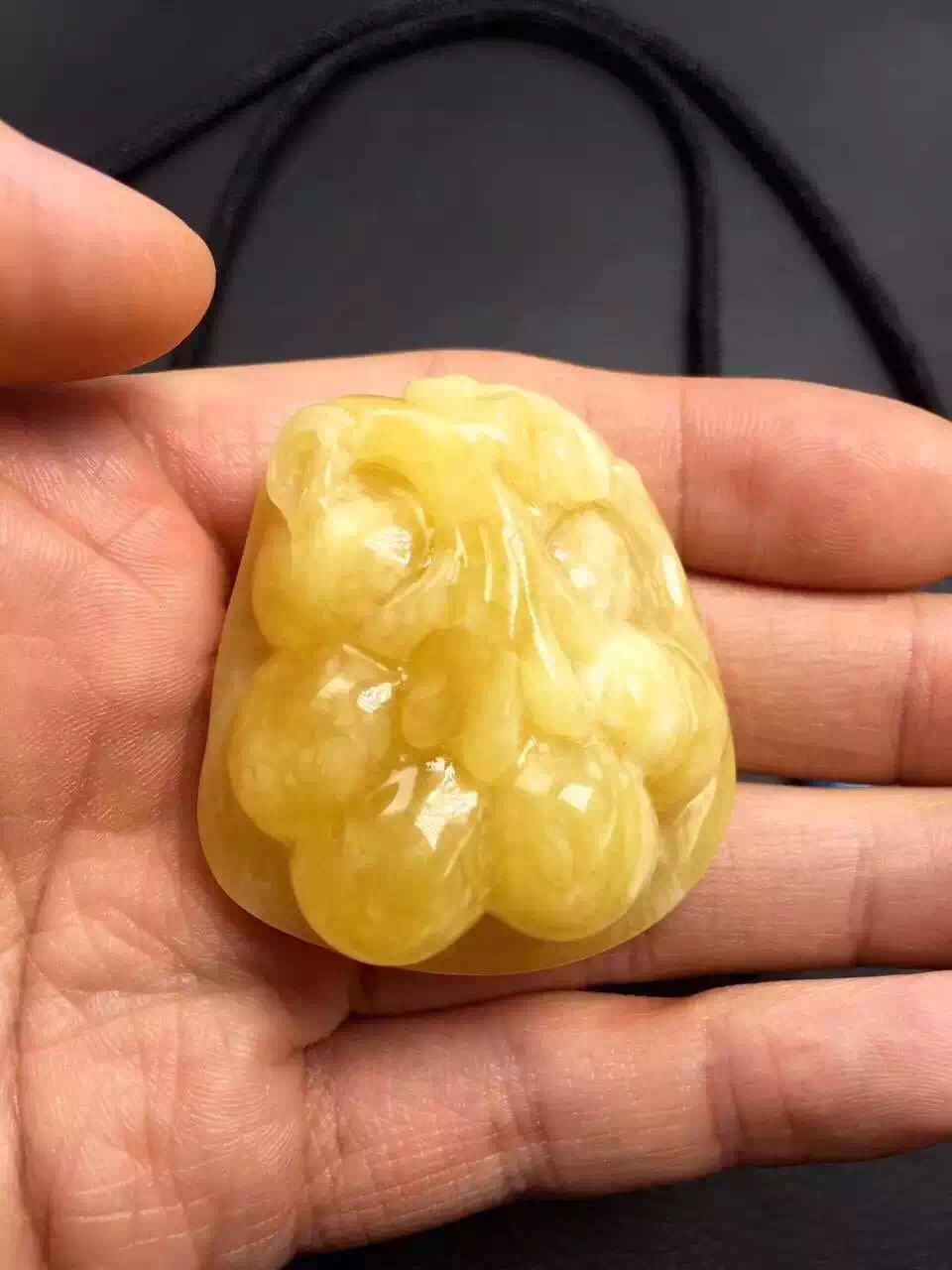 蜜蜡是世界几大宝石之一,琥珀蜜蜡是天然的有机宝石吗