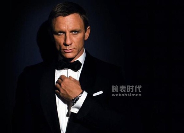 这波逼装的可以，要不戴表干嘛