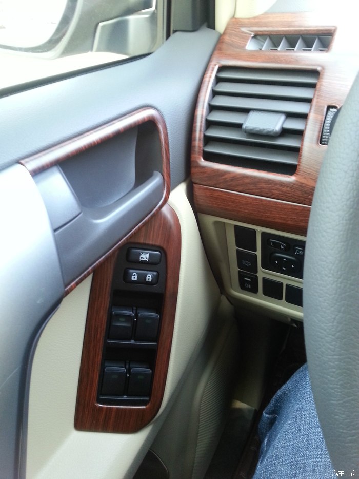 普拉多4000和兰德酷路泽4000油耗,lc250普拉多2.4t百公里油耗