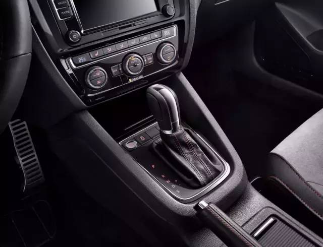 试驾新速腾GLI：请叫我肥臀GTI