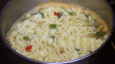 泡面和螺蛳粉怎么选比较好,螺蛳粉pk泡面