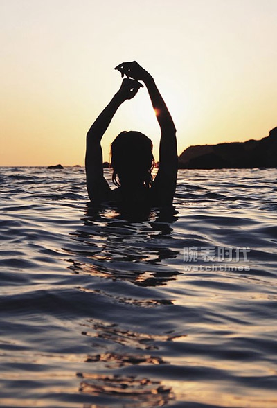 这波逼装的可以，要不戴表干嘛