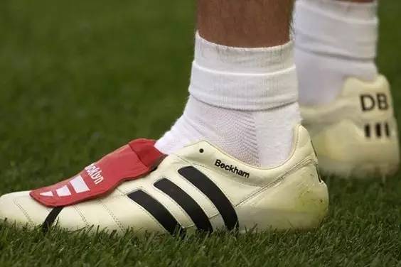 有棱条的足球鞋,综合性比较强的足球鞋推荐