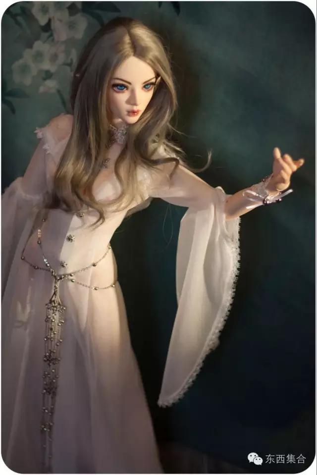 她是资深娃娘,也是暴雪爸爸的死忠粉