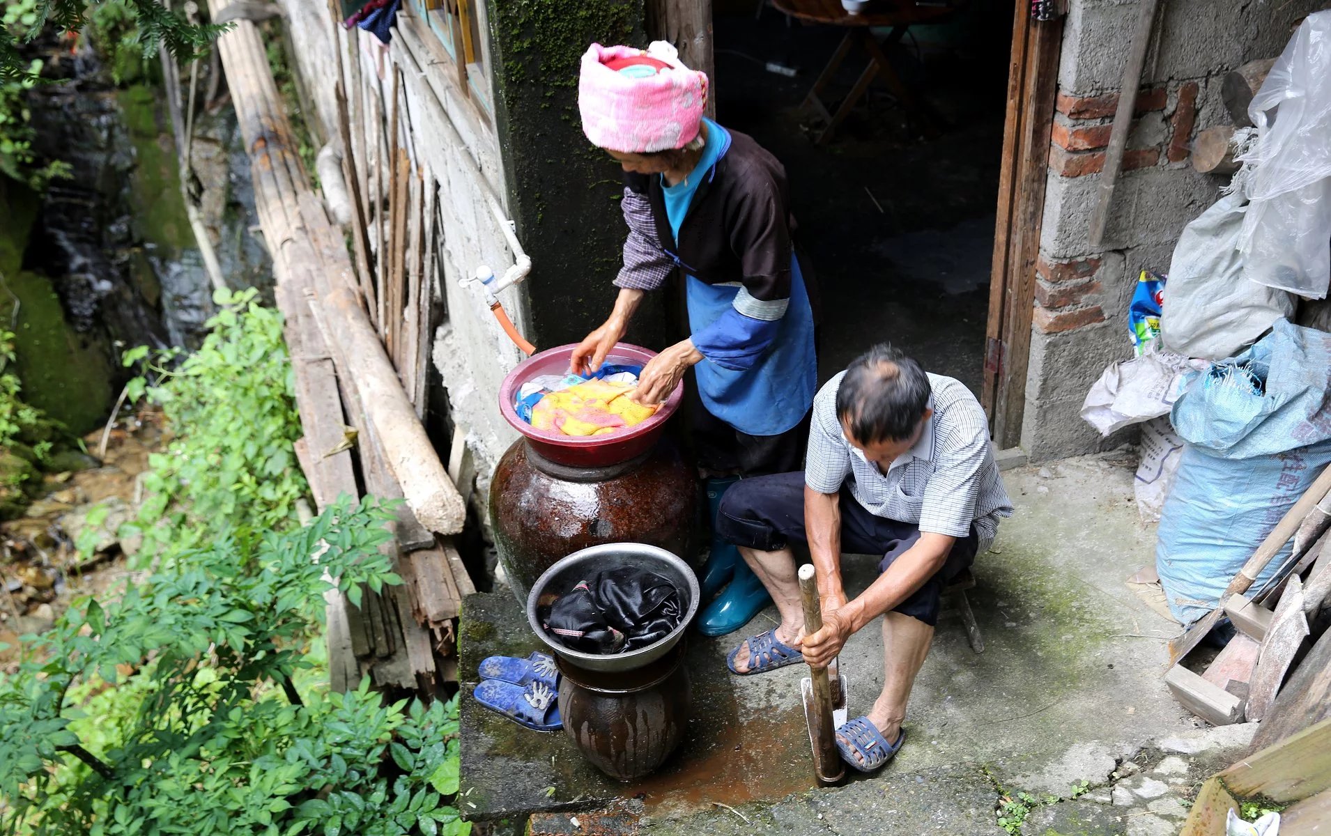 长发村红瑶淘米水洗发水直播,天下第一长发村用什么洗头发