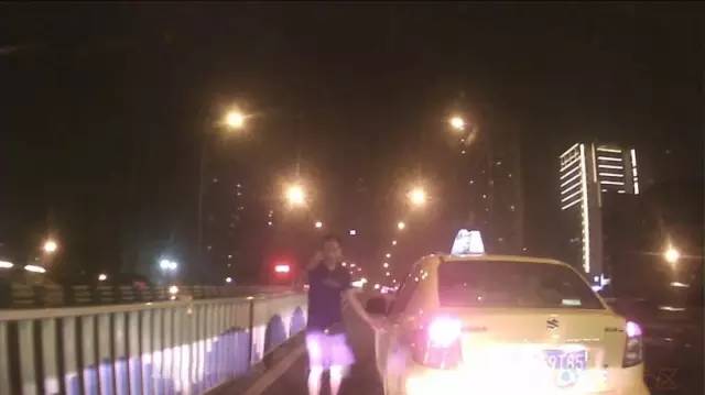 早间看点|神秘黑虫袭击重庆，感觉好害怕