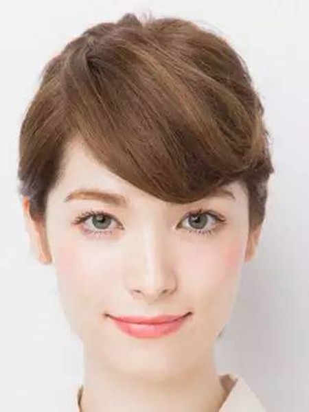 穿汉服中短发扎丸子头怎么扎好看,显年轻的发型扎法半扎短发