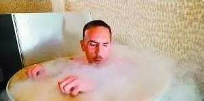 坐-107°C冰桶里做理疗？你别不信！